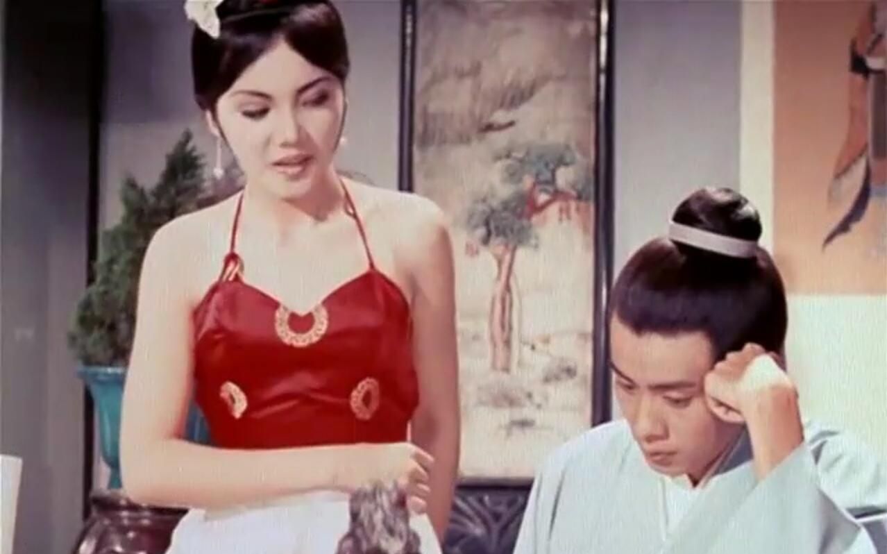 [图]1970年上映，中国狐狸精对战外国吸血鬼，胆小的不建议观看！