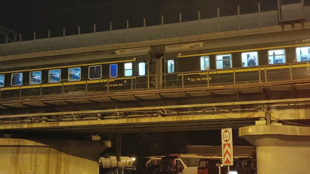 hxd1d0146牵引t109次列车前往天津西站