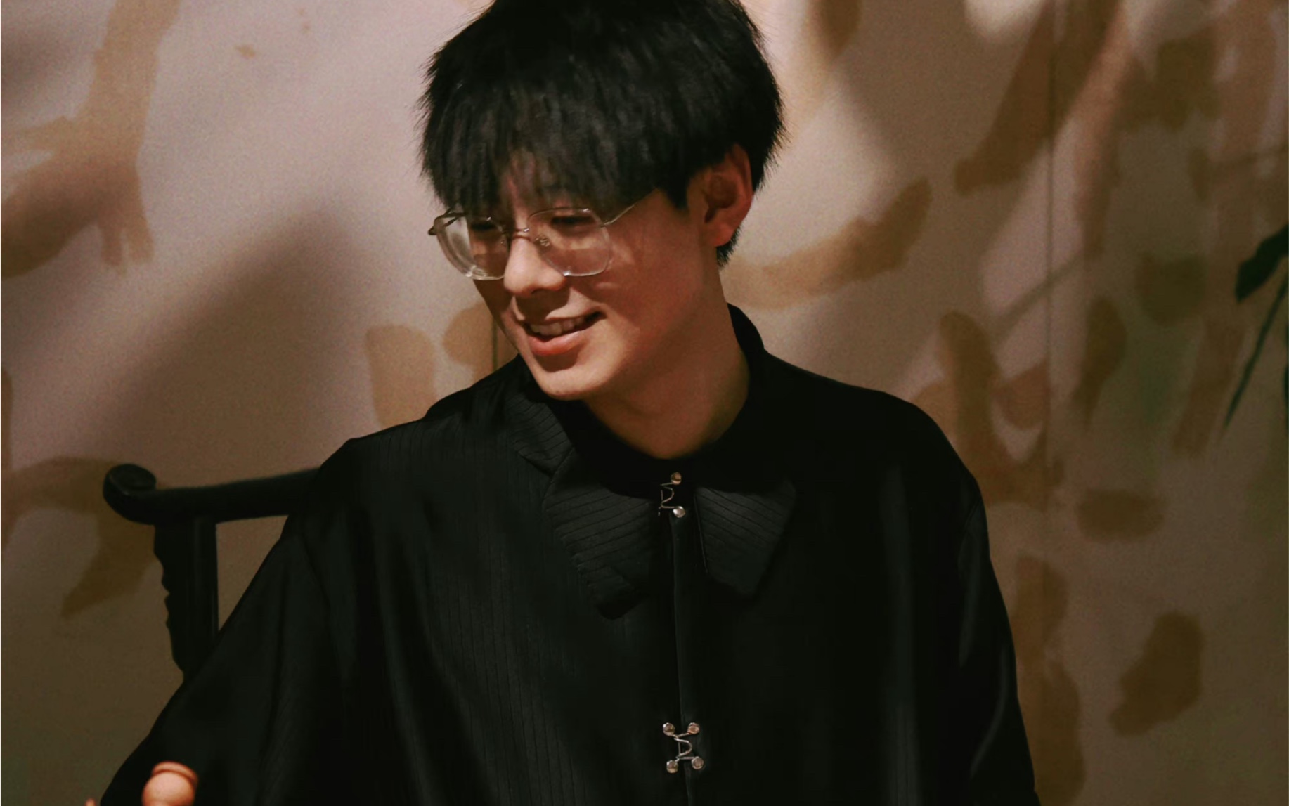 「赵成晨」老赵夹起来有种脑干缺失的美 我要笑死在这两段视频里了