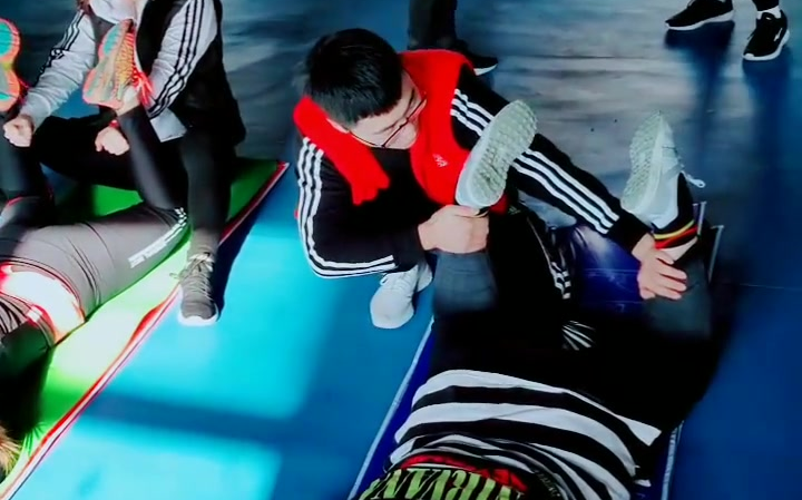 超强虐臀系列,没有人能够随随便便成功,只要不断的付出比别人更多的