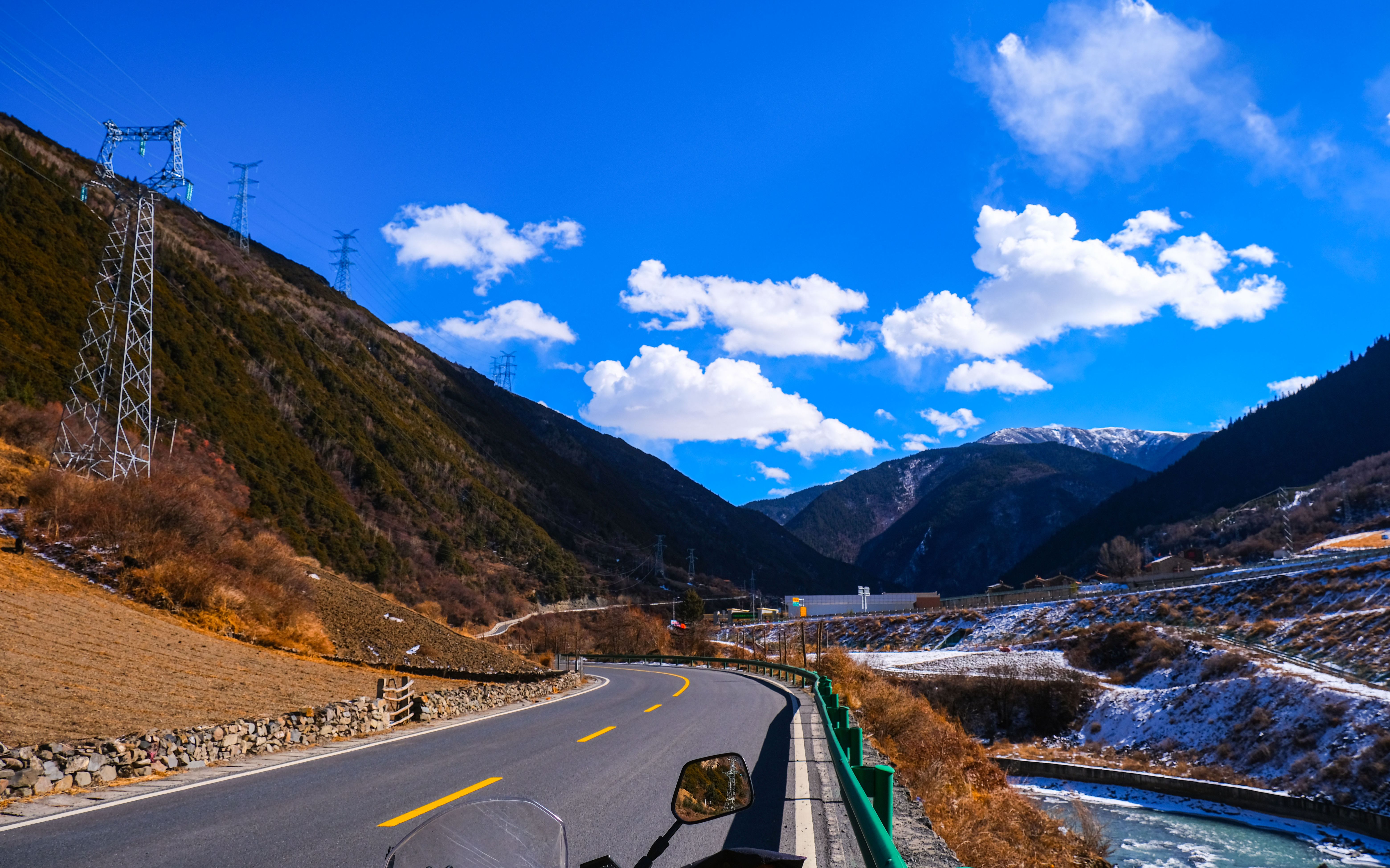 活动  冬季摩旅在川西美景中,被困在两边滑坡的理县中,进退两难呀