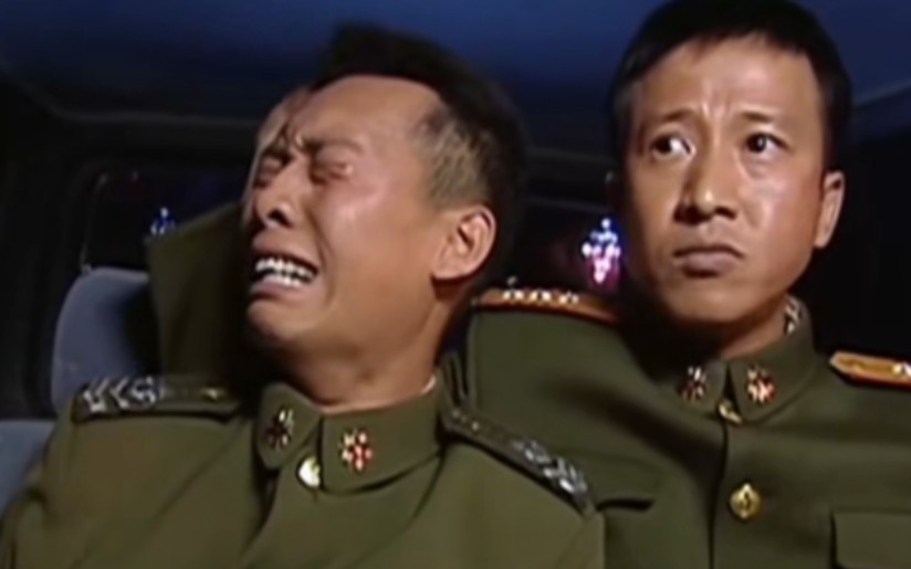 张译哭的跟17年前一样惨.梦回2006年《士兵突击》的史今!