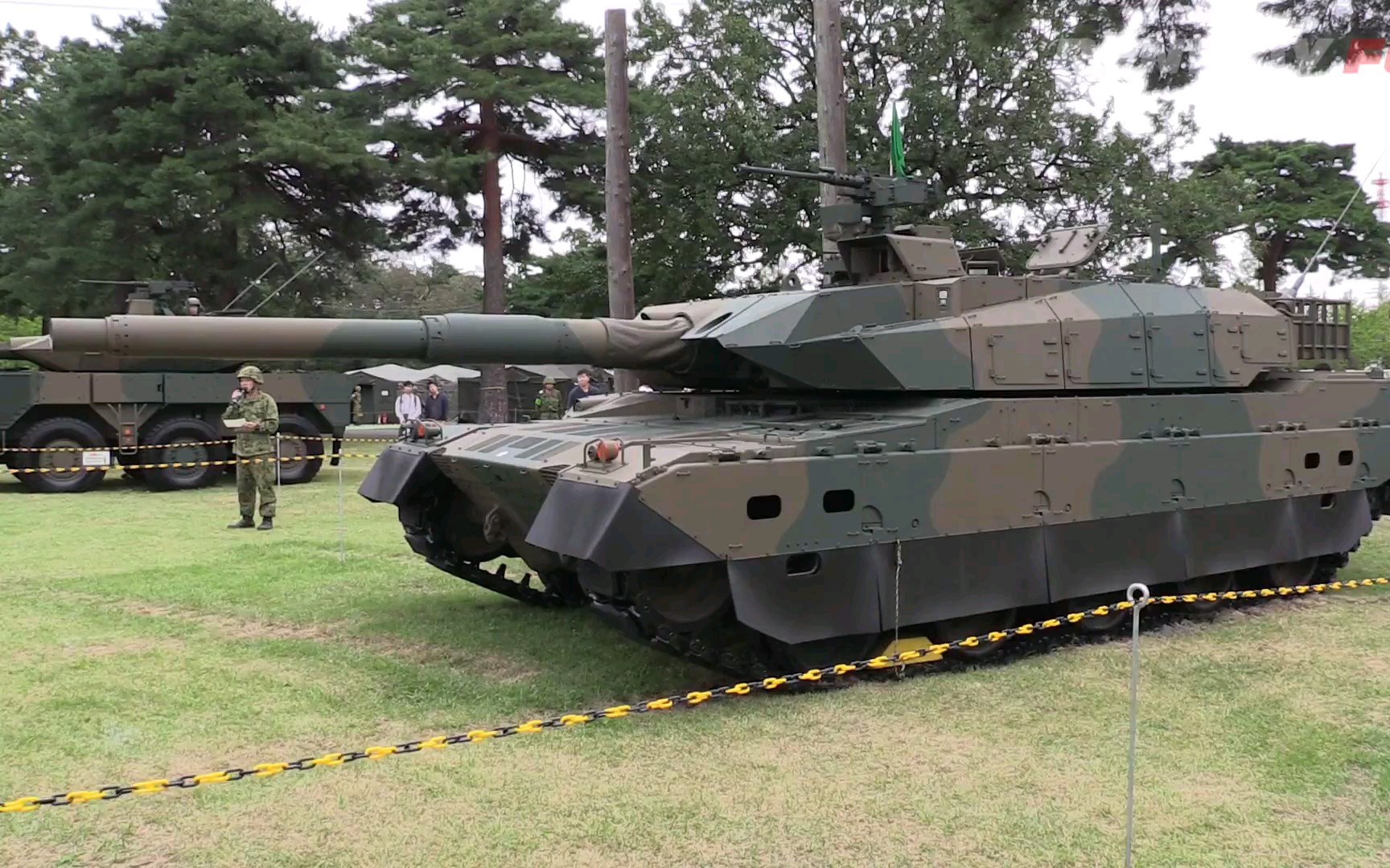 10式主战坦克 90式主战坦克 16式机动装甲车 日本军事武器 展示