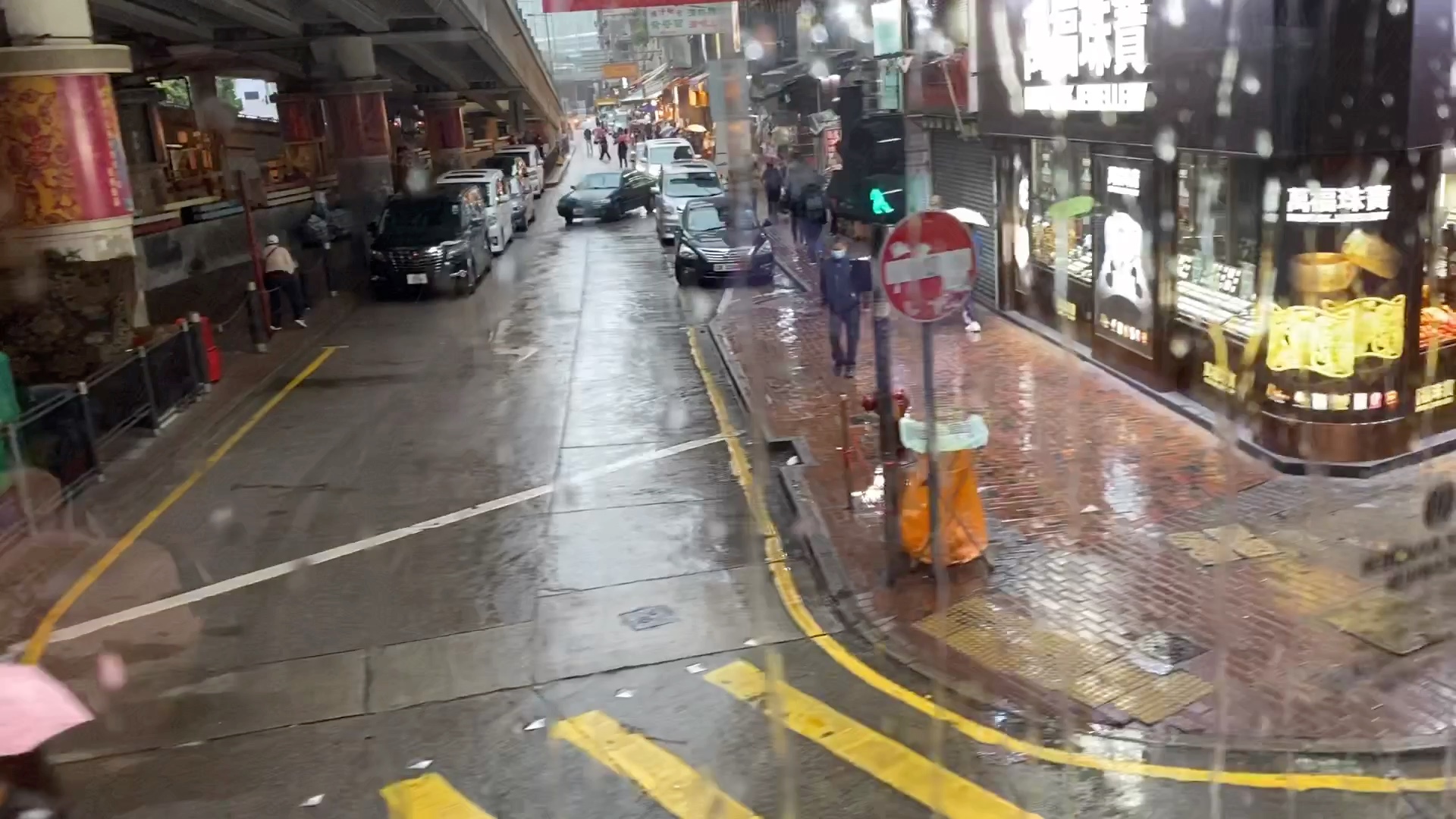 坐双层巴士看下雨天的香港,不一样的雨中漫步呀!