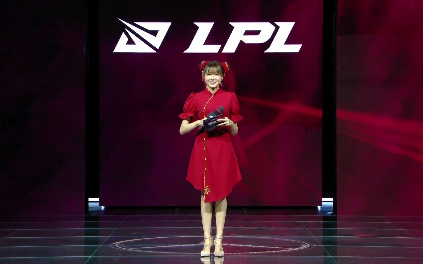 23丫鬟骆雨婷主持estt