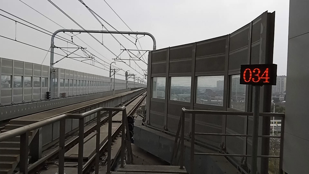 上海地铁十号线热带鱼二世1052由双江路出站终点站上海虹桥