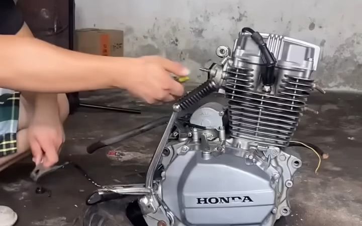 [图]这瓶子里装的是什么？Tét nhanh máy Honda CG125