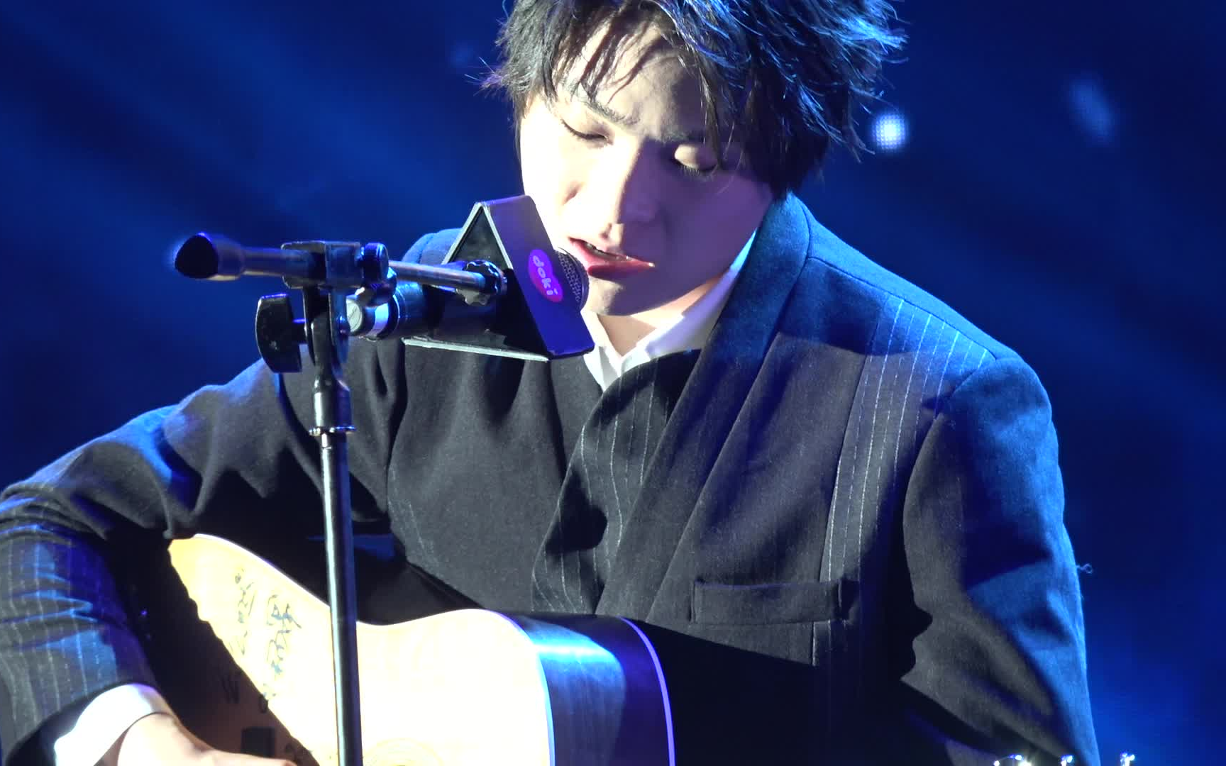 【廖俊涛】20171203 腾讯星光市集表演 《谁》_哔哩哔哩_bilibili