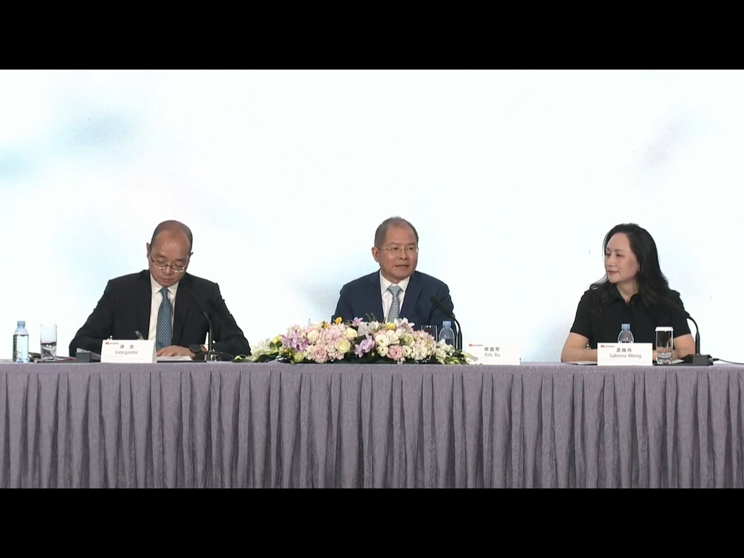 徐直军：中国不需要华为这个品牌的汽车，我只要在华为一天，华为就不会造车，华为要做零部件供应商。余承东：华为必须亲自下场，传统车企即使用了华为零部件，也卖不好。