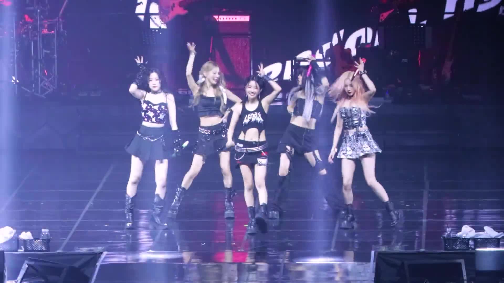 [图]2022Gidle 世界巡演首尔场 直拍饭拍合集 TOMBOY、火花(HWAA)、LATATA、LATATA、Hann、Senorita等