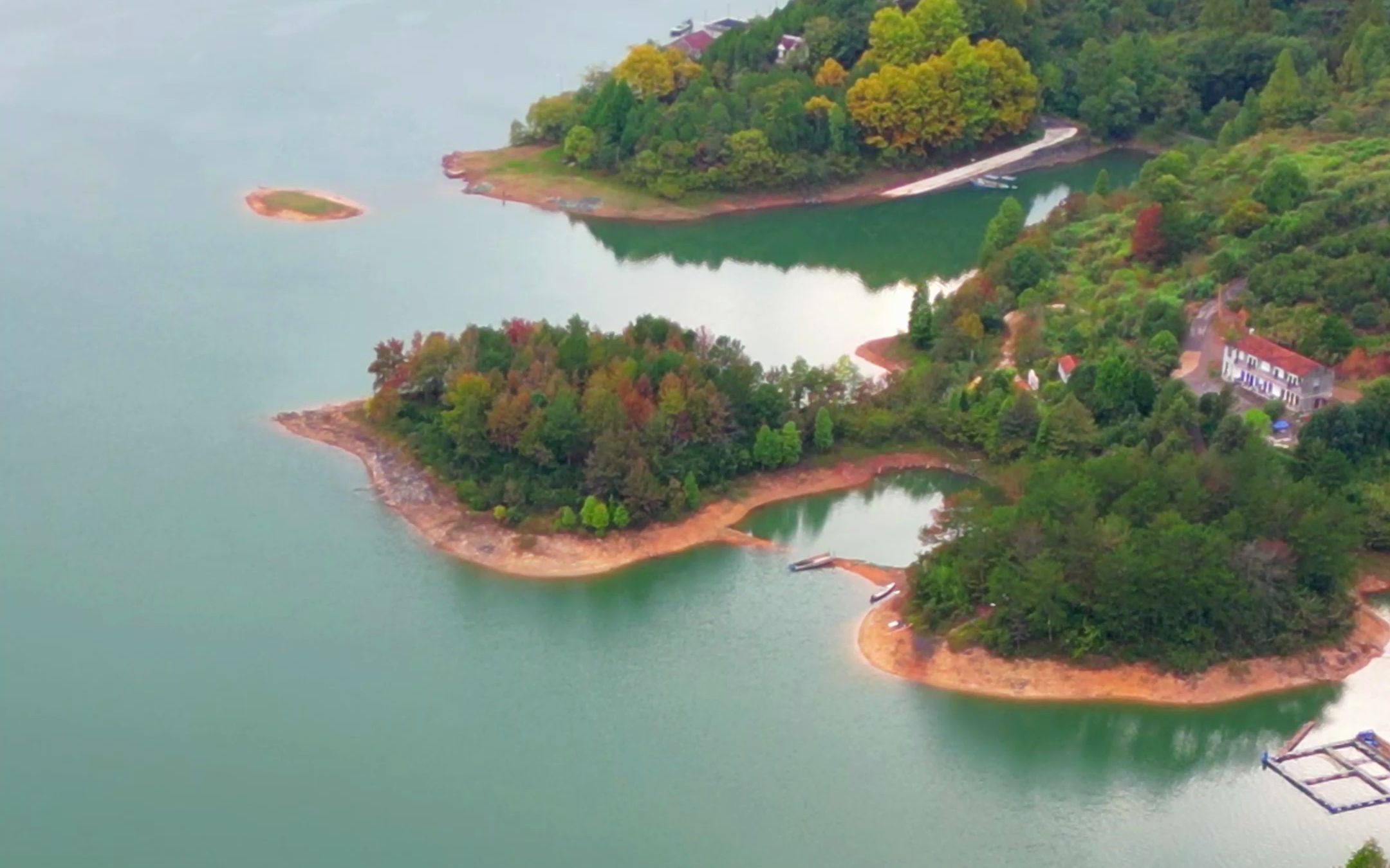 深秋的寒山湖美的像一幅山水画#寒山湖#旅行推荐官#天台