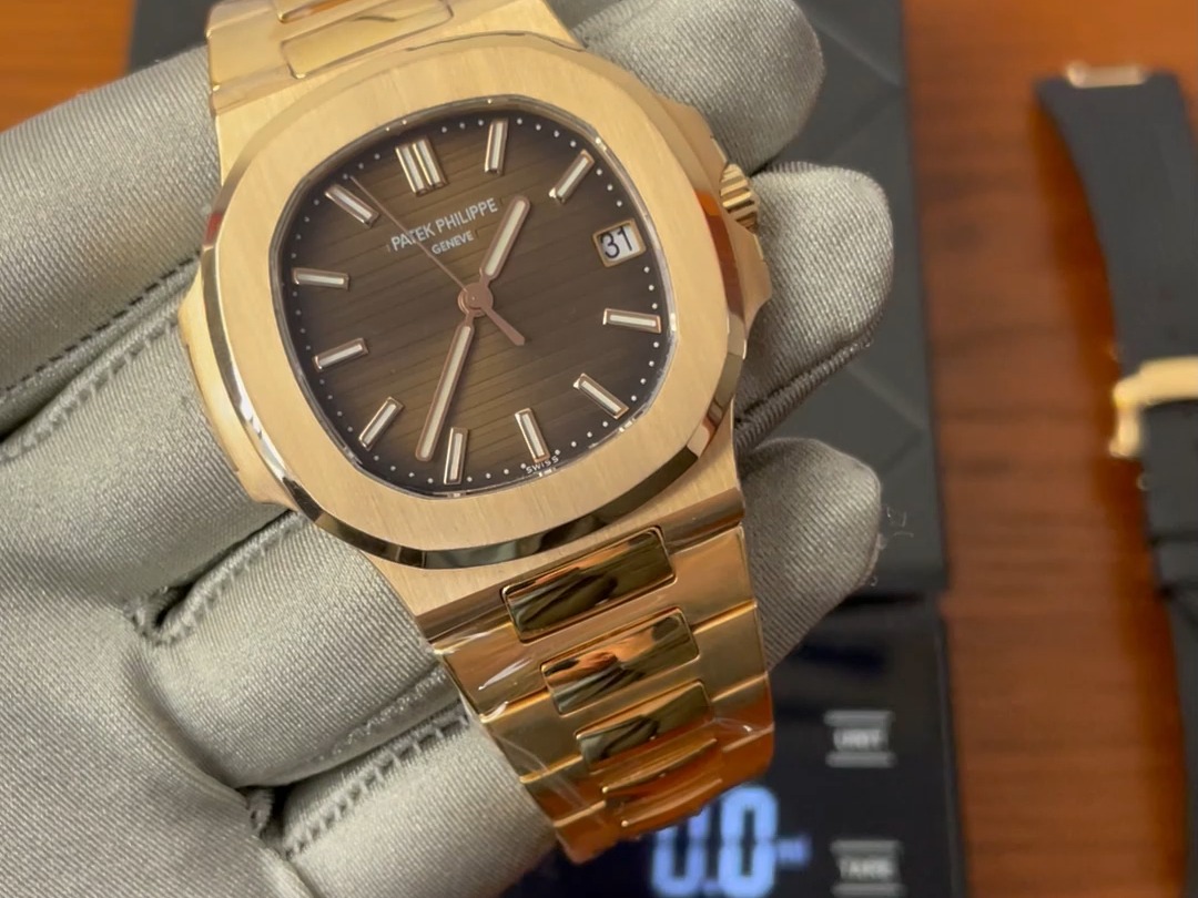 百达翡丽 全金5711 k金壳搭配包金表带