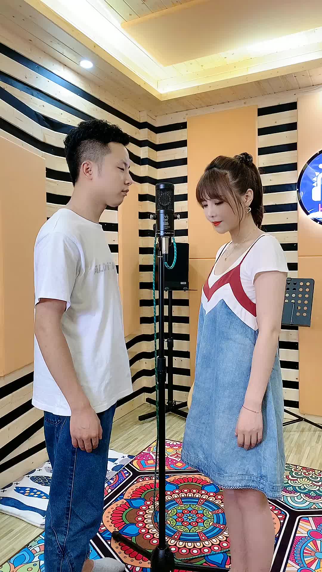 静茹串串香梁静茹曲婉婷男女对唱抖音小助手余乐