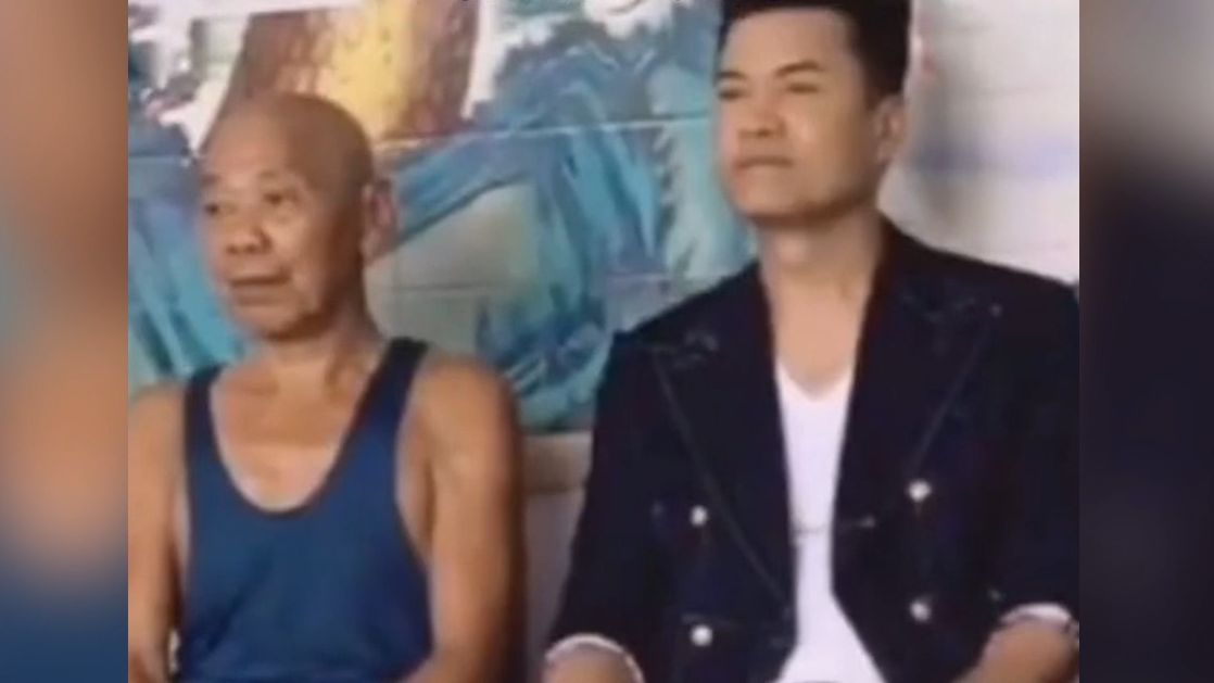 场面一度非常尴尬! 63岁的"小伙"吕良伟去敬老院看望61岁的"大爷".