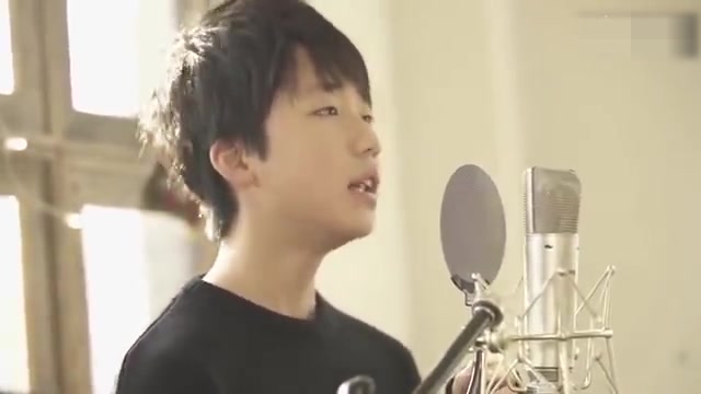 [图]日本14岁的小男生石桥阳彩翻唱back number的大热歌曲「クリスマスソング」超好听[给你小心心] ？