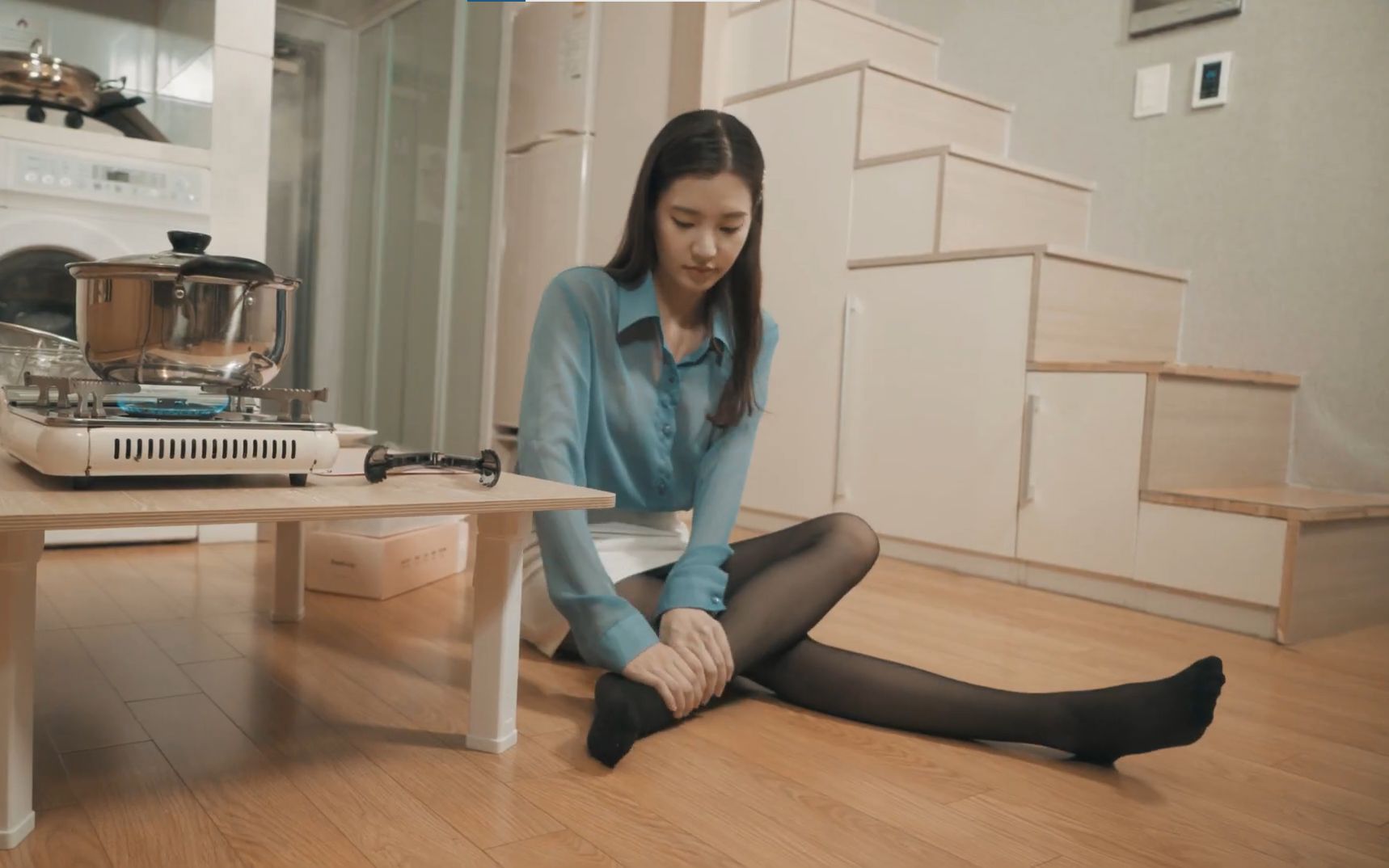 公司职员智秀下班后,在家里做晚饭吃_哔哩哔哩_bilibili