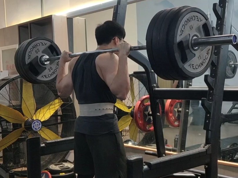 170kg深蹲,这下幅度终于够了哔哩哔哩bilibili