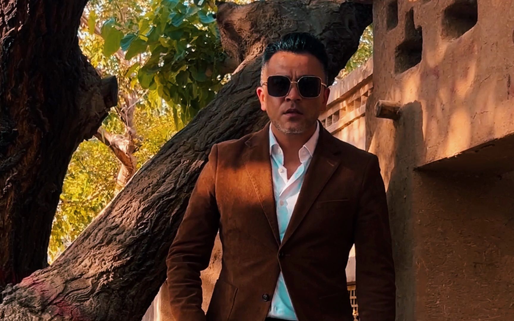 禁毒形象大使老土来吐鲁番桑葚节了