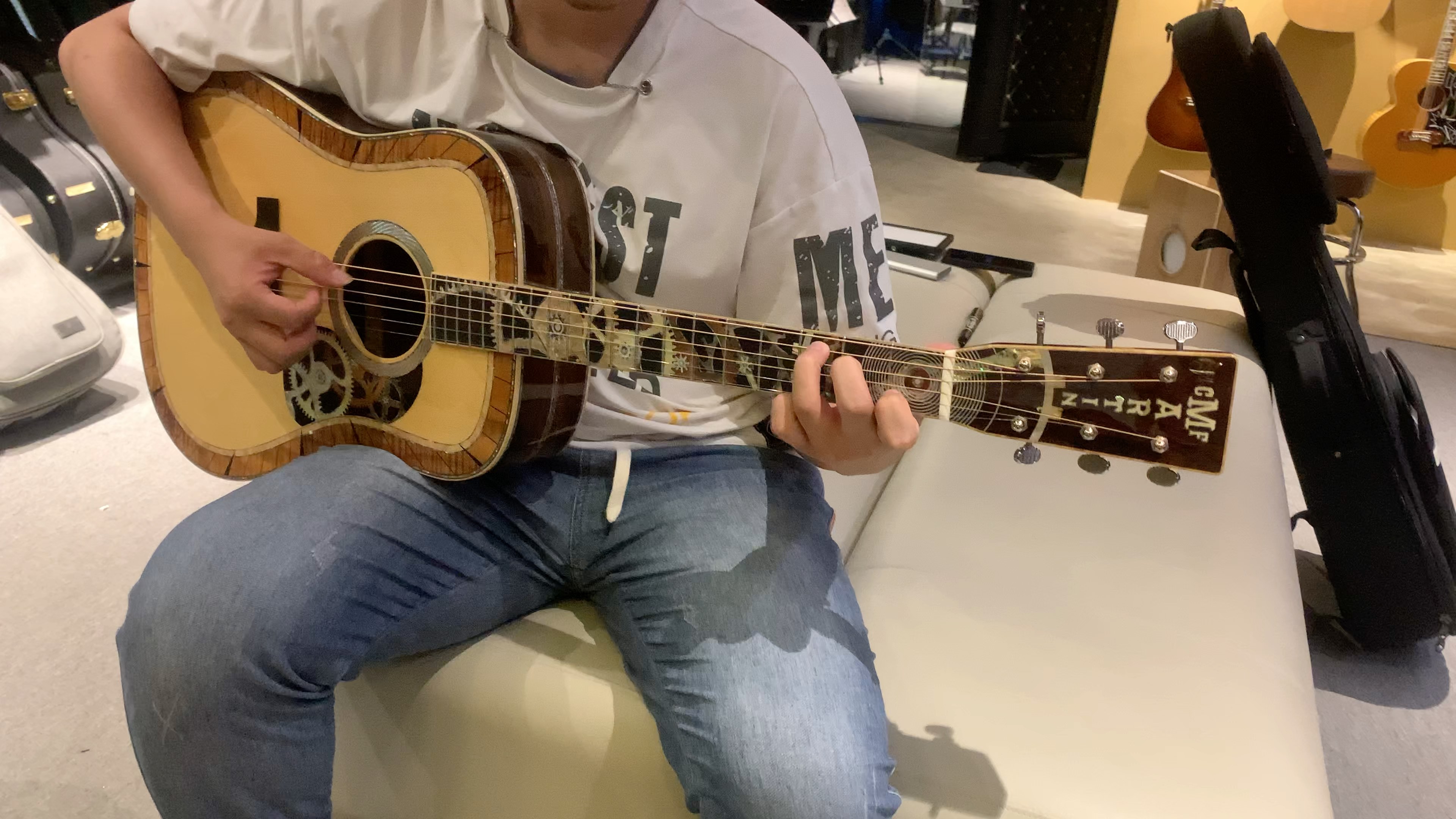 你见过100万马丁d200弹成都吗.