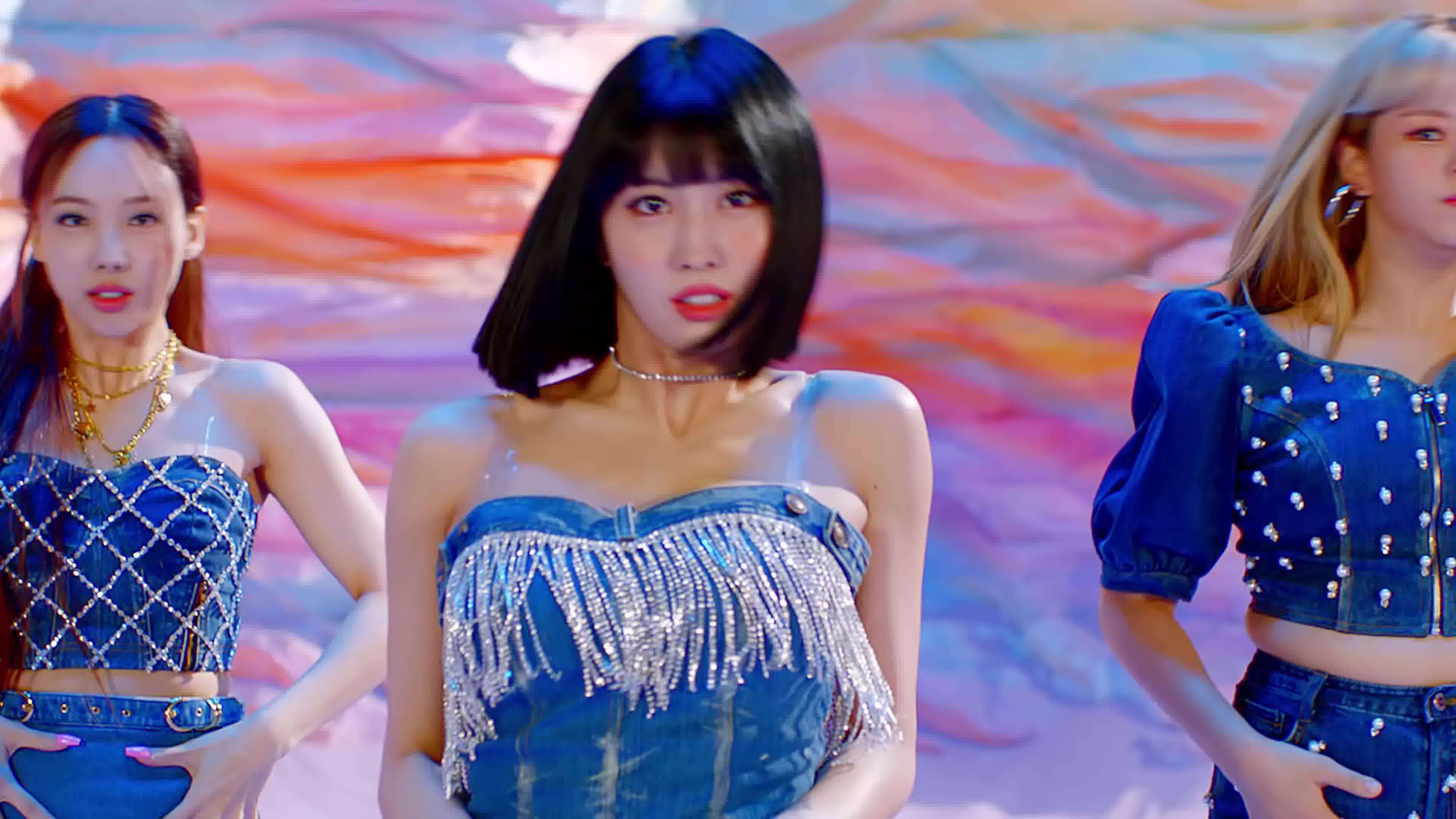 [图]TWICE 'I CAN'T STOP ME' MV