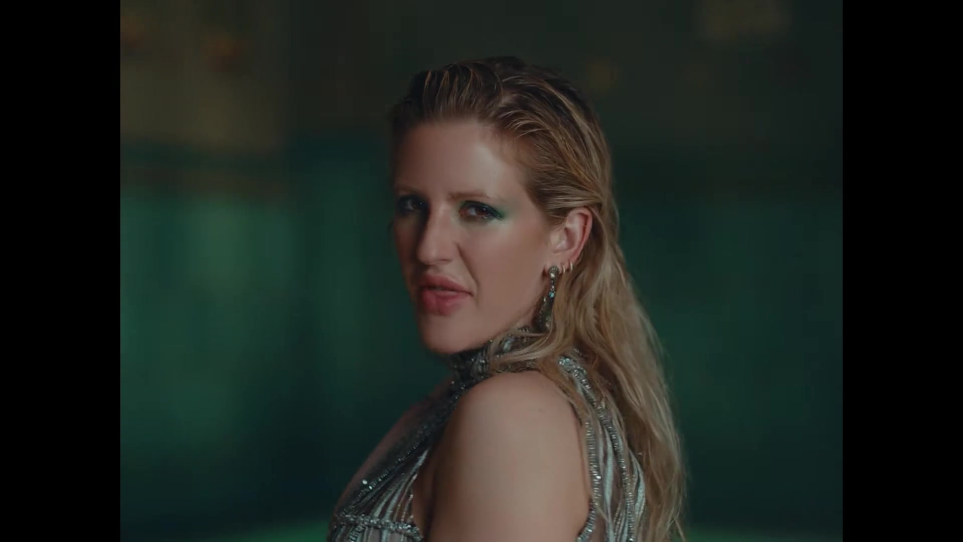 【官方mv】ellie goulding close to me_哔哩哔哩)つロ 干杯
