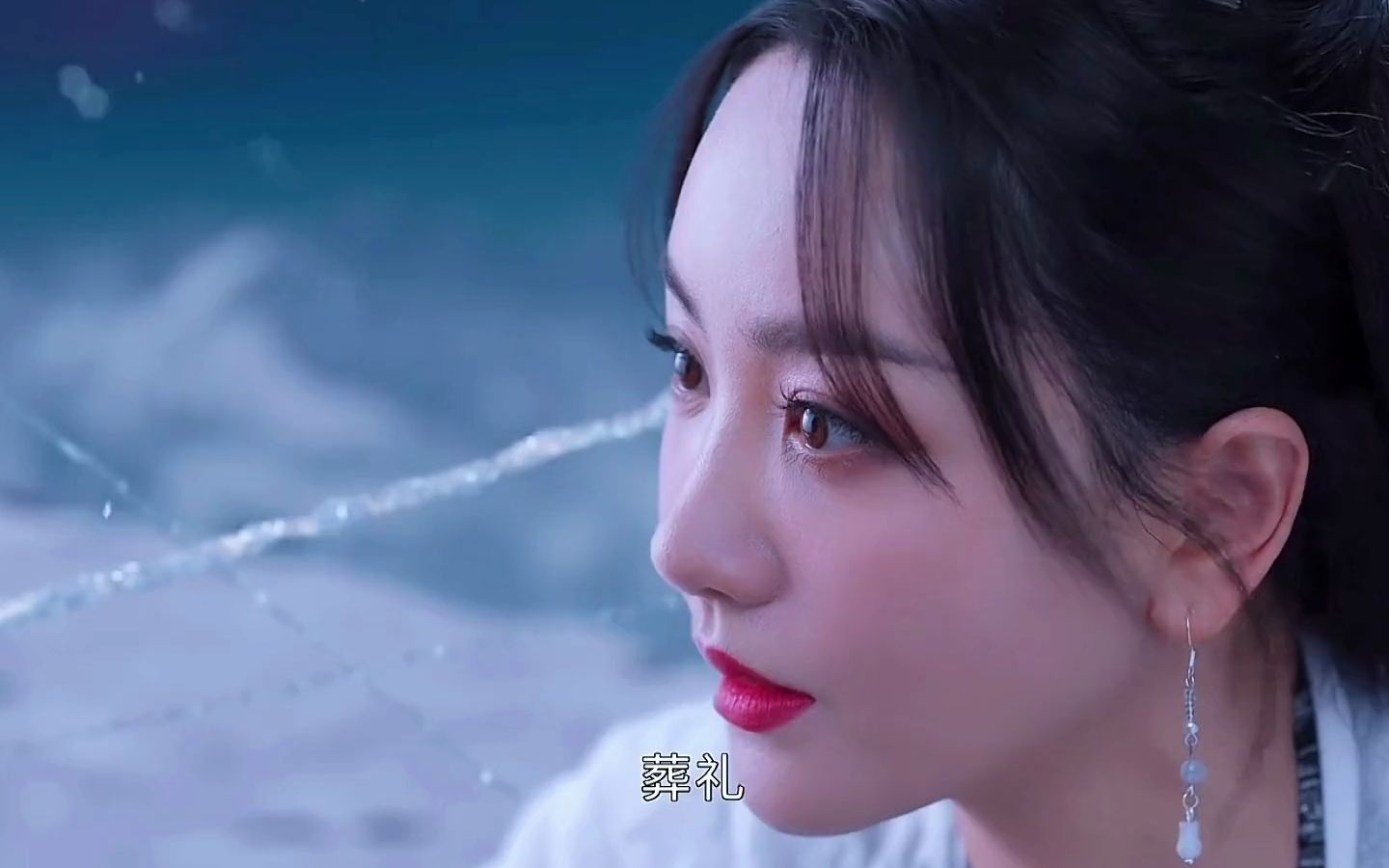 杨蓉新剧开播徒手剥龙鳞,又美又飒简直太酷了
