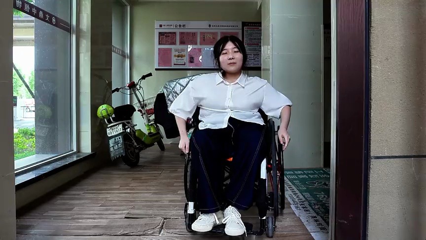 德州乐陵市:轮椅女孩 用声音追逐梦想