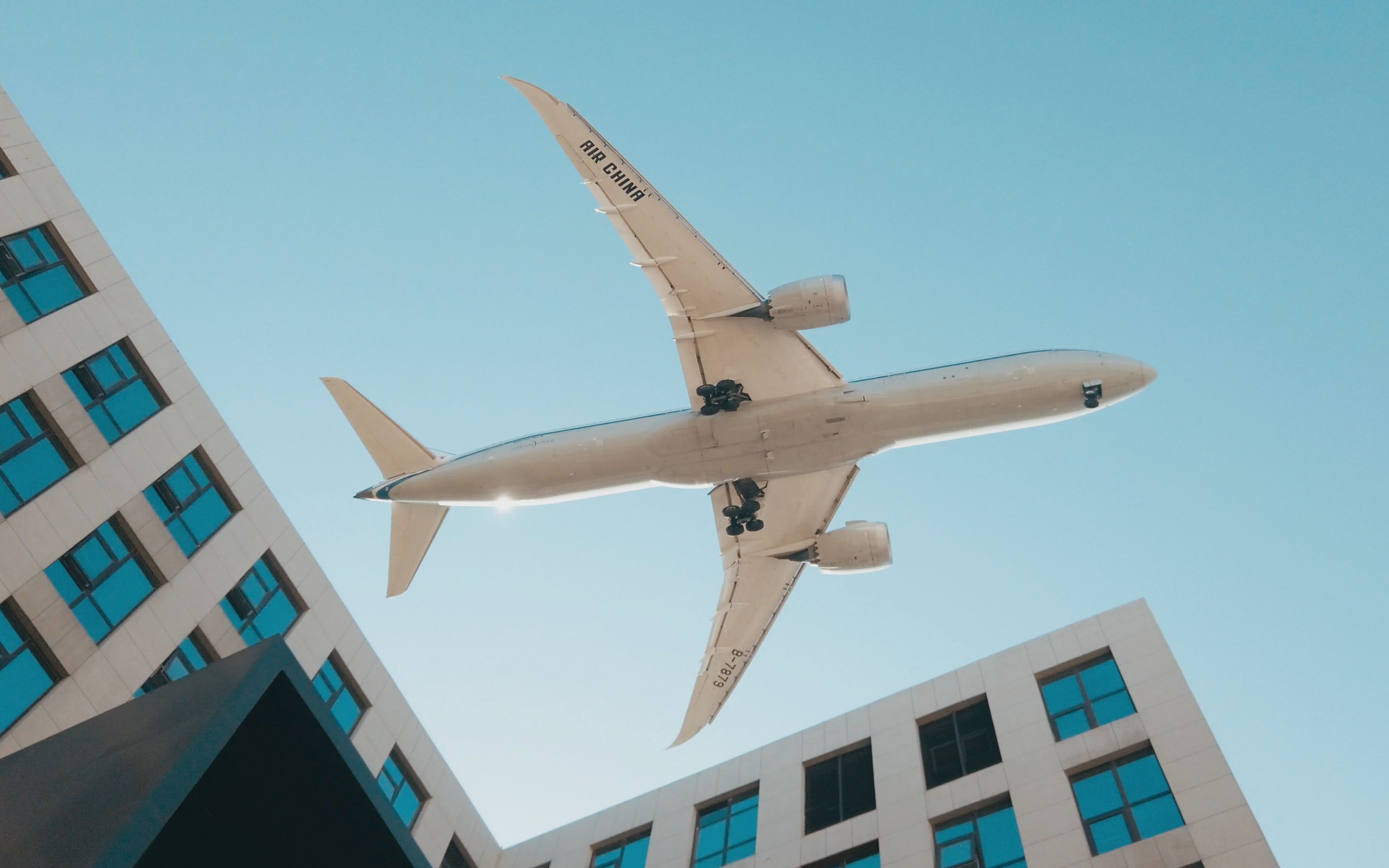 【塔台对话】又见塔台女管制,首都机场36l跑道 liveatc