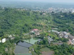 一段大安记忆的航拍，你们想看的漏明井小学、桃花山中学、764子弟校、乌龟坝、蜀江春分店、文峰山、冒龙山、马鞍山，沙鱼坝、北环路……今天航拍一镜到底！