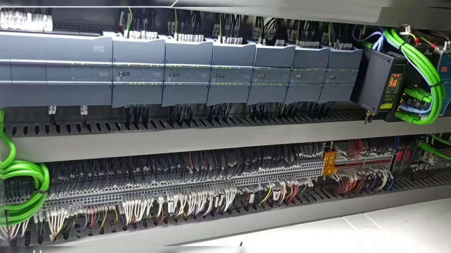集中监控,使用巨控GRM550系列4g模块,链接1200plc,远程,到云端,提供opc DA OPC UA,推送短信,微信,拨打电话,数据直接送M