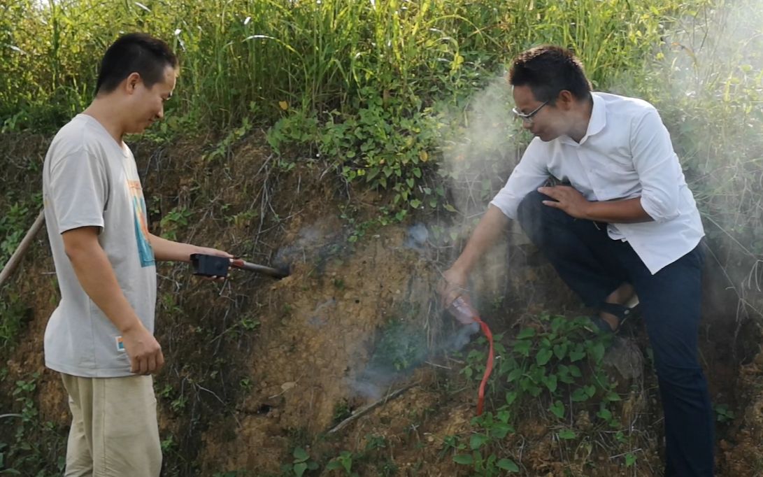 花200元买的灭鼠神器,今天第一次使用,结果5分钟灭掉一窝老鼠哔哩哔哩bilibili