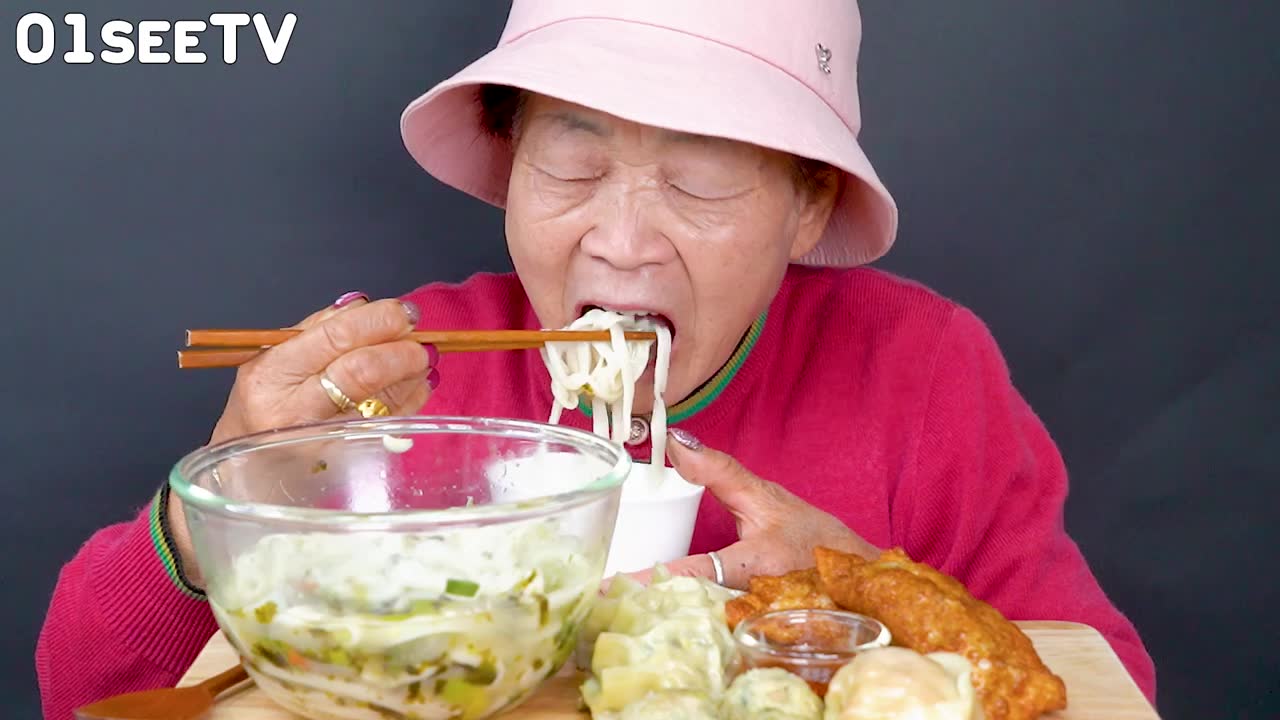 韩国吃播奶奶吃播2p