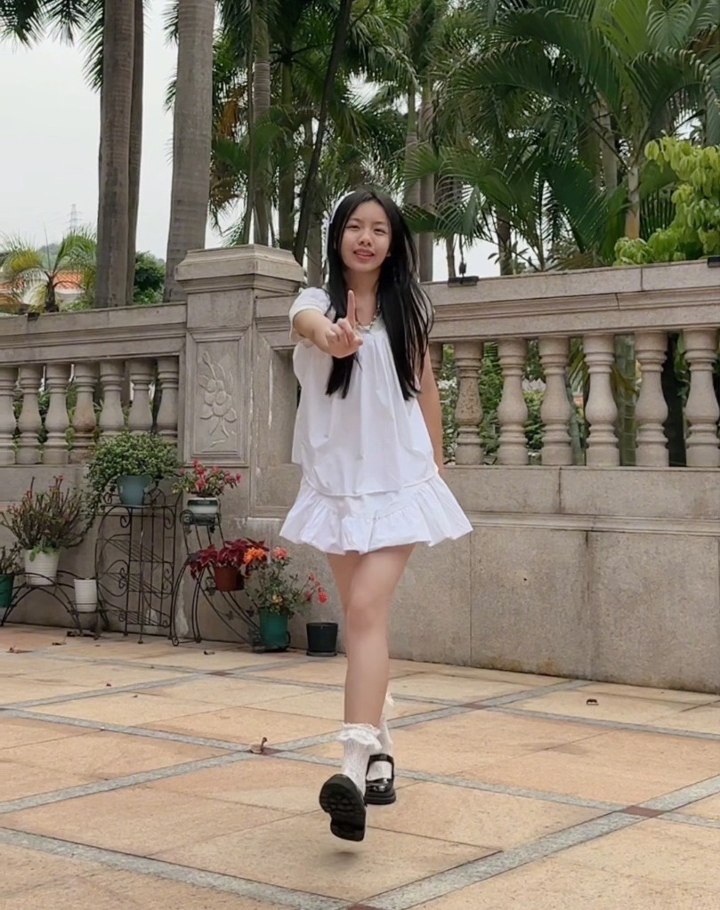 菲菲viann:全世界k-pop人都在学这个手吧!