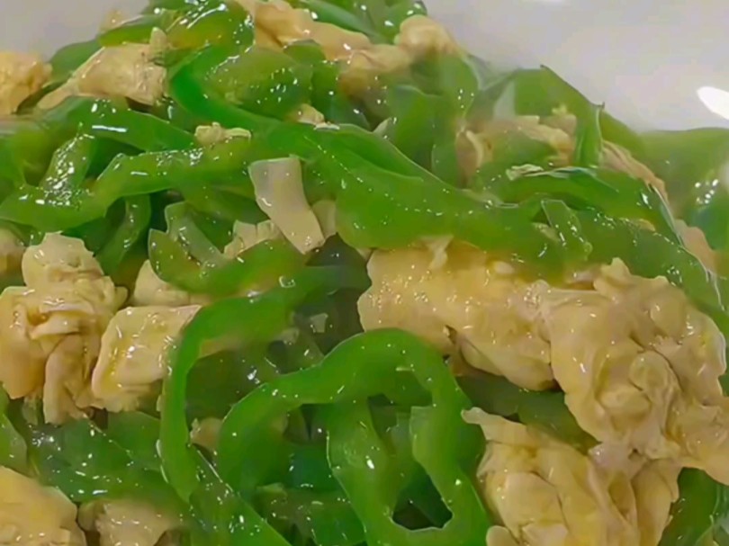 这样做出来的青椒炒鸡蛋,比肉还好吃,超级下饭!