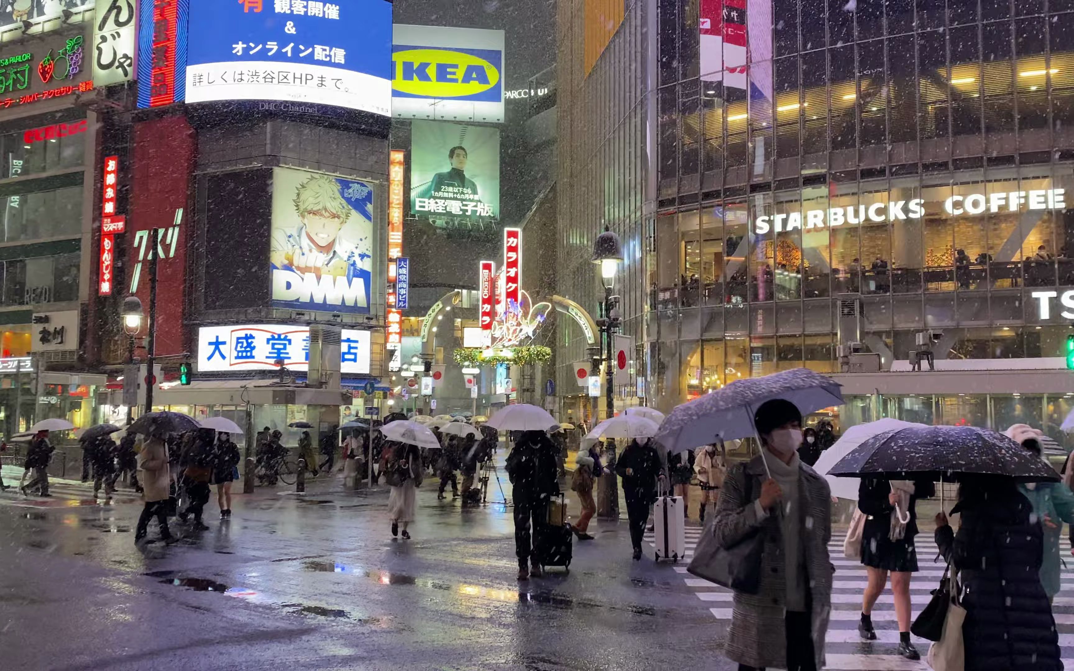 [图]【4K超高清-日本-东京】2022新年东京涉谷大雪，空灵的雪花，热闹的街道(2022.1)