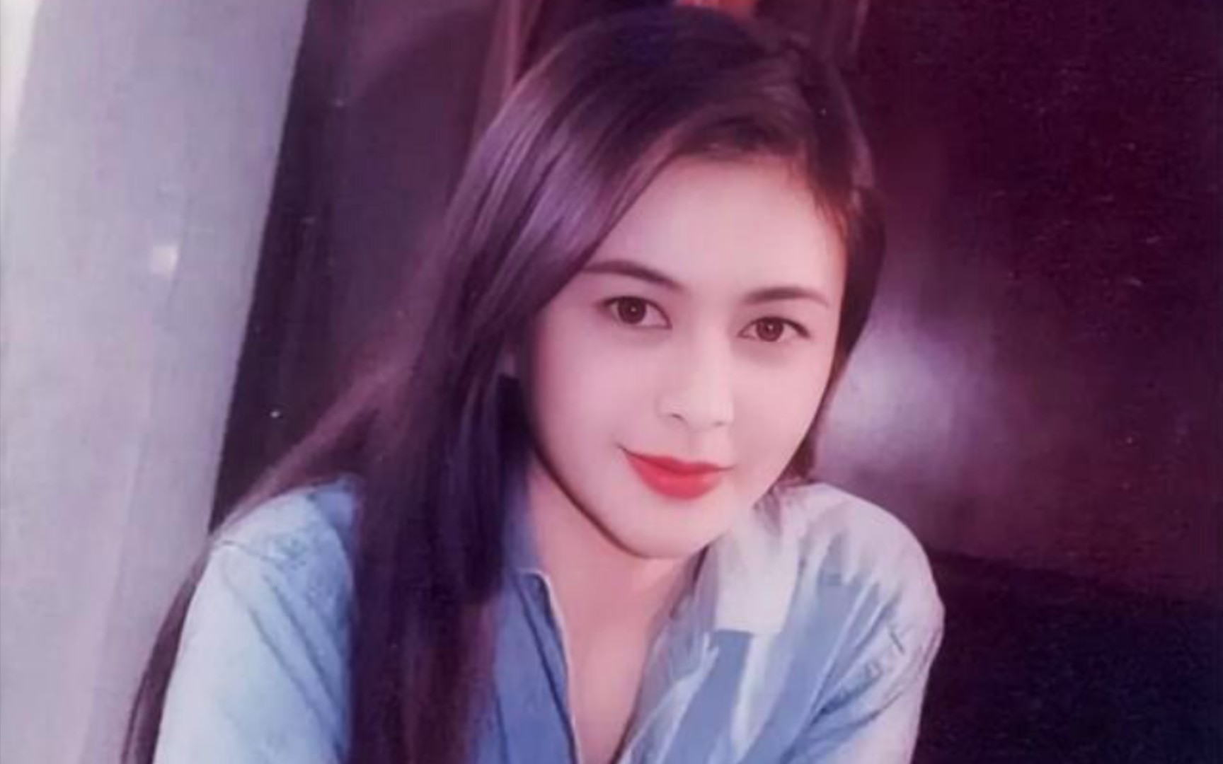 活动  【4k超清】关之琳在酒吧里的妩媚一笑