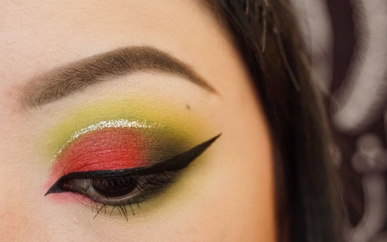 红绿花仙子撞色眼妆分享|尘封多年的亮片眼线今天终于用上了【考拉】