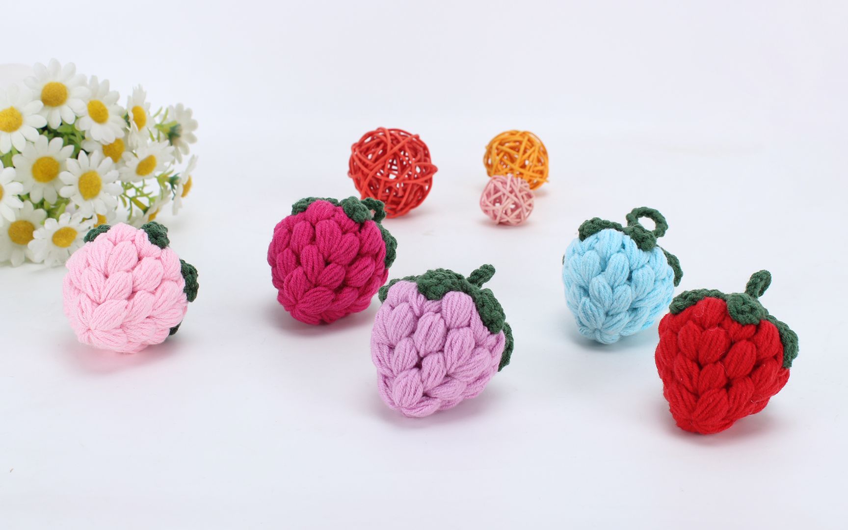 活动作品娟娟编织胖嘟嘟小草莓挂坠钥匙坠