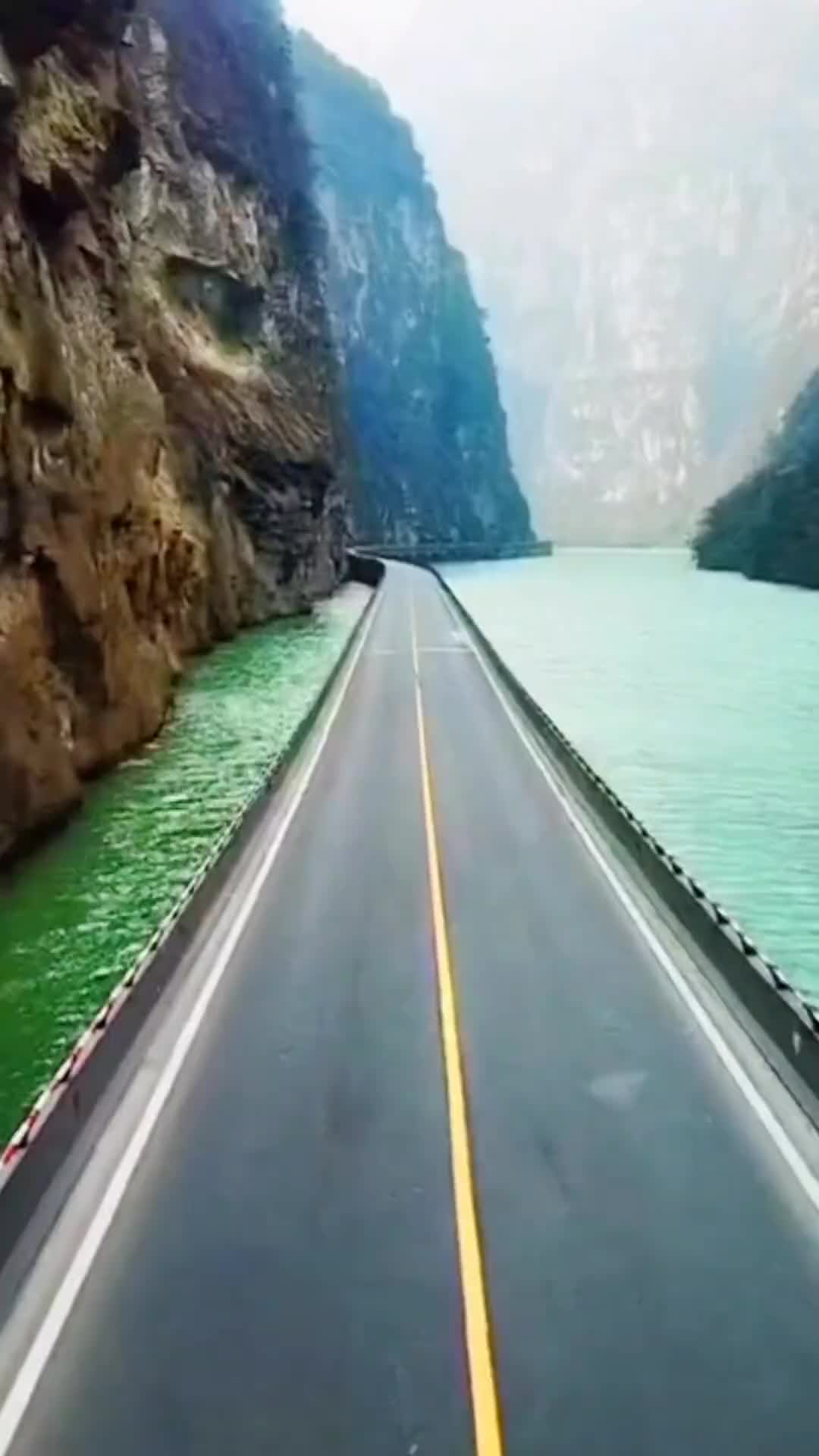 最美的风景在路上不在乎终点在乎的是沿途风景和看风景的心情心中