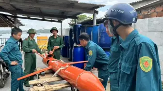 下载视频: 越南渔民在海滩上发现了一个带有中文的设备