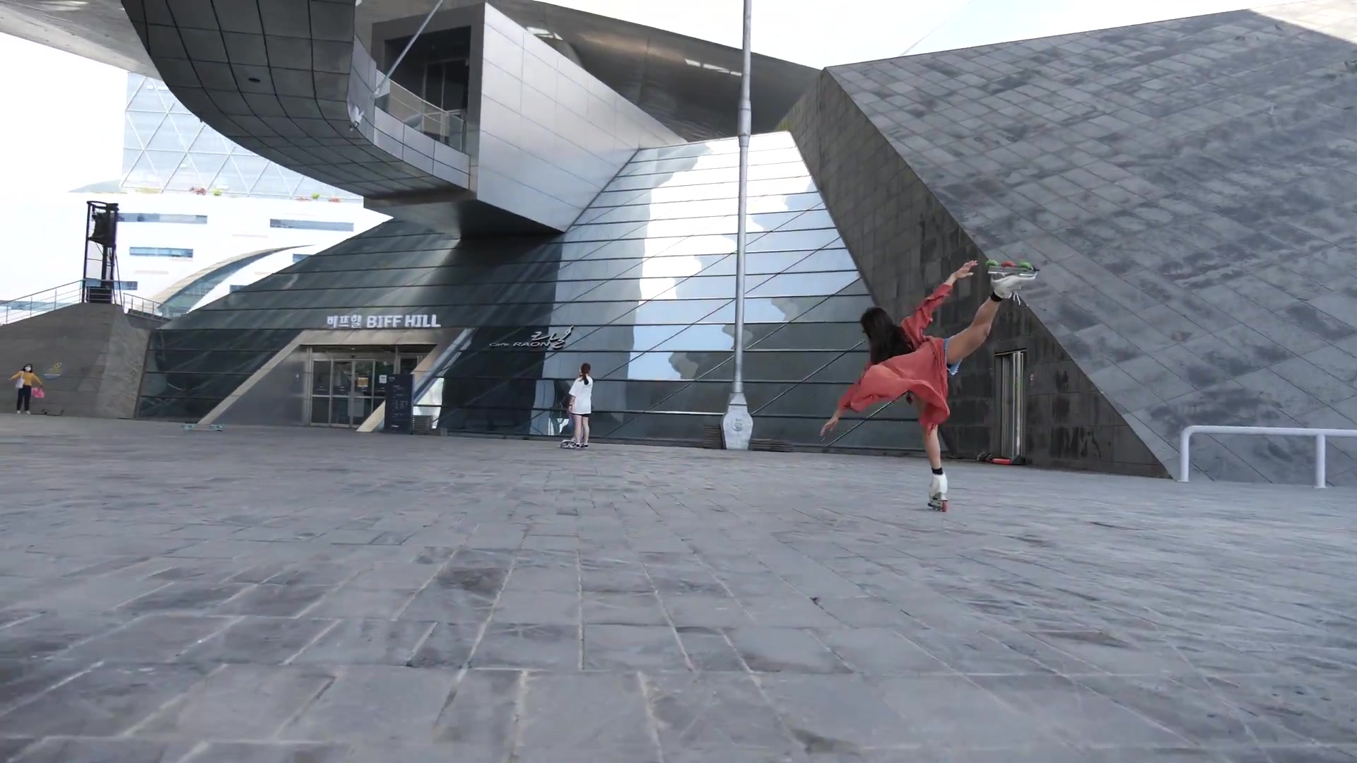 Inlineskating vacation in Busan 妹子花样滑冰出身,难怪这么强,持续关注.是韩国人哔哩哔哩bilibili