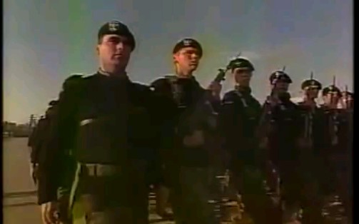 [图]1998年智利陆军阅兵演奏德国军乐《彼得堡进行曲》Marsch aus Petersburg