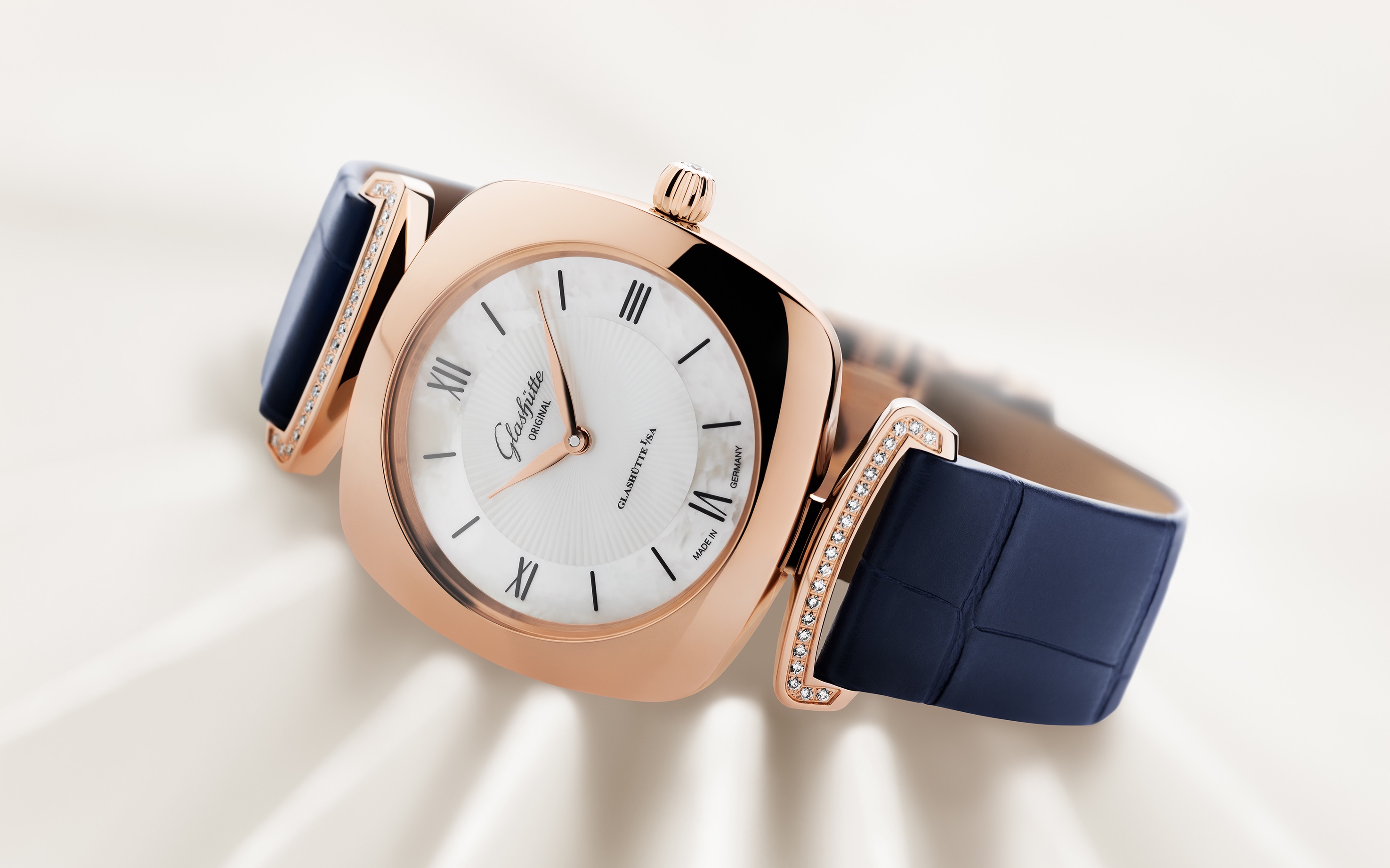 寸镜每日玩表|格拉苏蒂原创 pavonina灵雀腕表