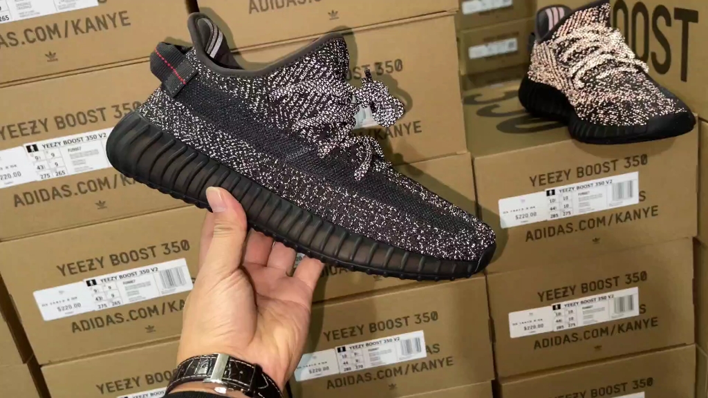 500块钱拿下的og纯原版yeezy350v2 黑满天星也太帅了吧!