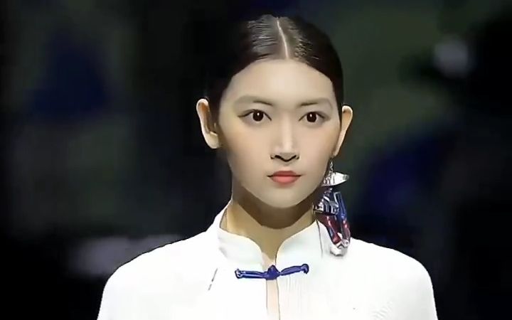 模特嘉欣新派中国风走秀