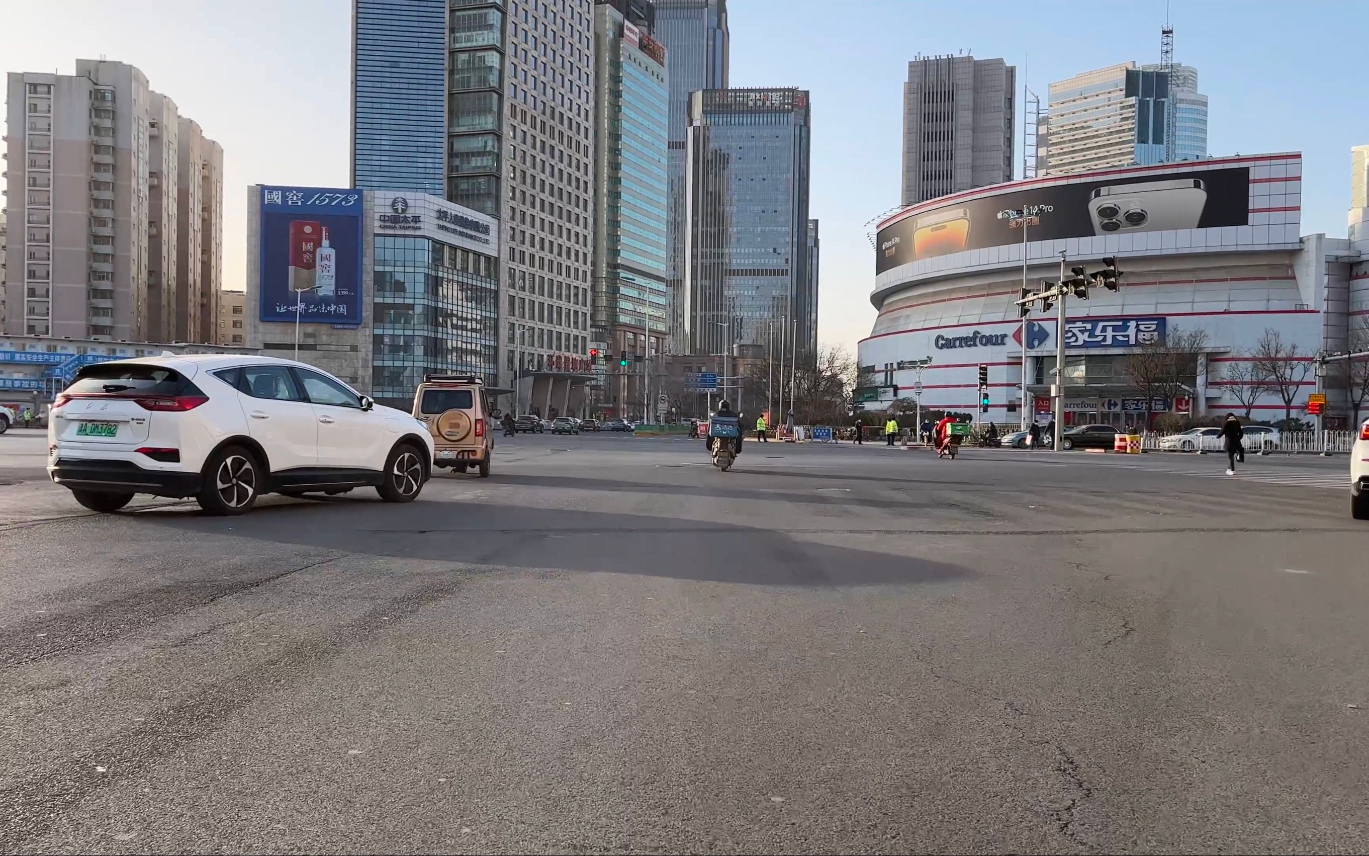 骑行 天津 海光寺家乐福 记得这附近有耐克专卖店呢