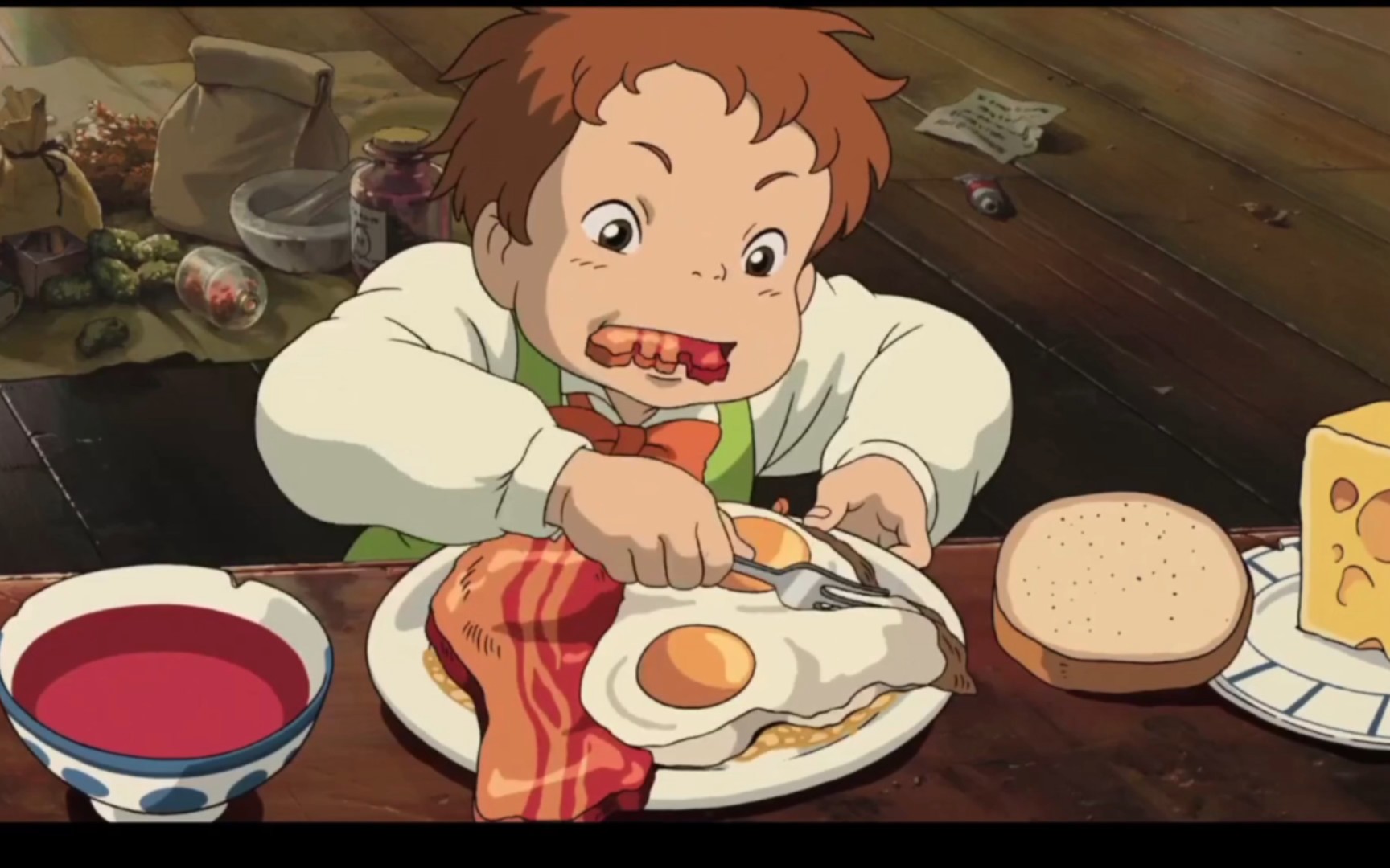 这个小孩吃鸡蛋还有摊鸡蛋的画面,不知道在美食剪辑中出现了多少次,可