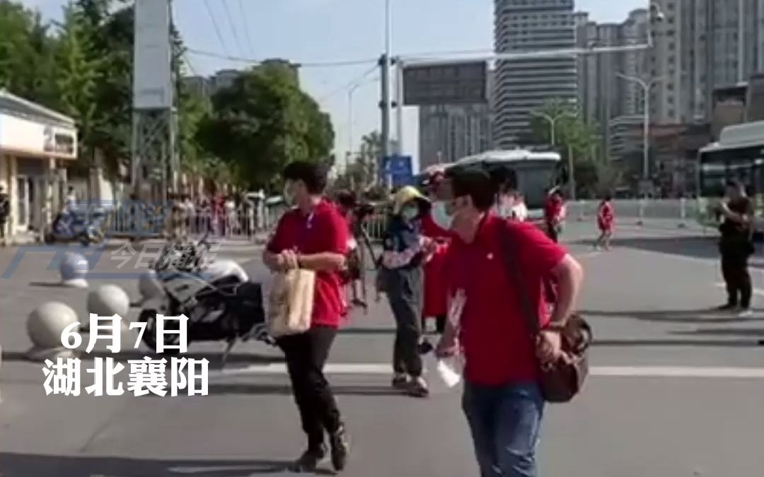 【考前丢了身份证!考生淡定带着户口本到考场补办,民警直夸心大:你对我们很有信心啊.】哔哩哔哩bilibili