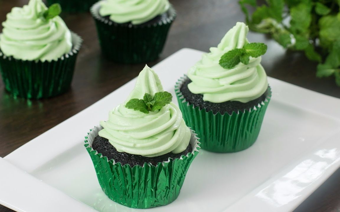 【家常菜大冒险】巧克力薄荷杯子蛋糕 @黑番茄字幕组_哔哩哔哩 (゜-゜