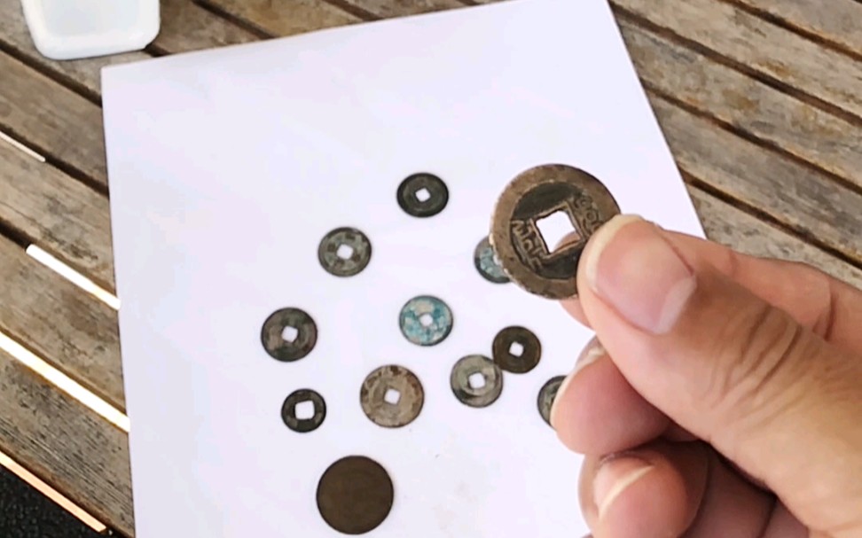 练飞牌练成的弹指金钱镖!